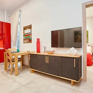 https://kmc-suites-red.palermohotels.org